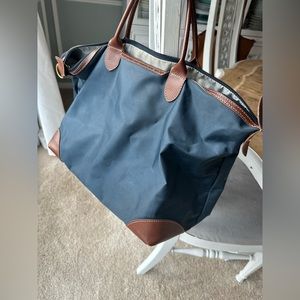 Short handled Longchamp navy le pilage